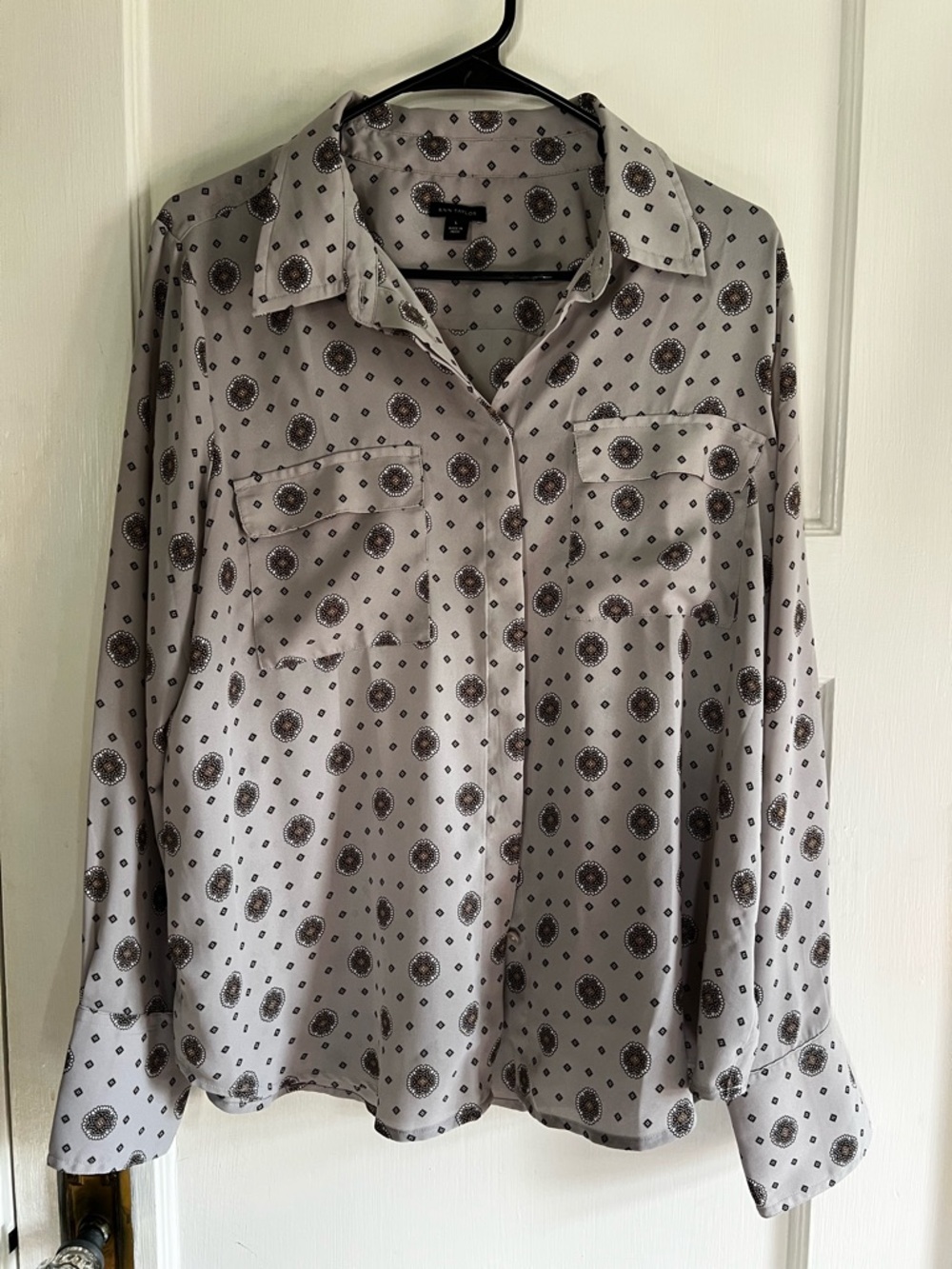 Ann Taylor Gray Printed Button-Up Top with Gold Accents